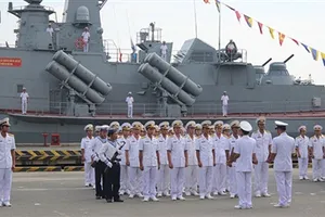 Thượng cờ 2 tàu tên lửa tấn công nhanh lớp Molniya