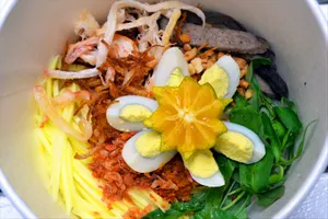 Ăn bánh tráng trộn, thủng ruột non