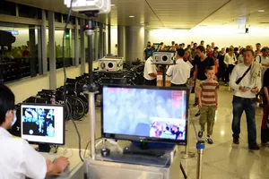 Gửi mẫu máu 2 người Nigeria vào Việt Nam đi xét nghiệm