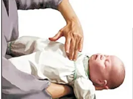 Xử trí đúng cách khi trẻ bị sặc 