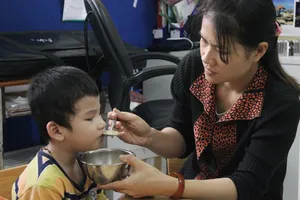 Những người mẹ đi học cùng con