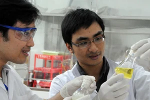 Phan Thanh Sơn Nam - tân giáo sư trẻ nhất năm 2014