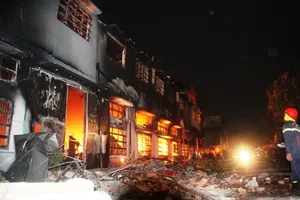 Cận cảnh vụ cháy tại kho chứa hàng công ty SamHo