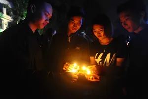 Hà Nội tắt đèn sớm hưởng ứng Giờ Trái đất