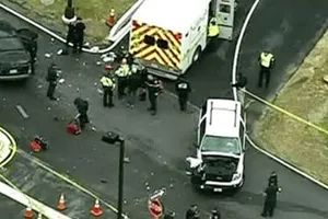 Clip cảnh sát Mỹ bắn chết một người lao xe vào trụ sở NSA