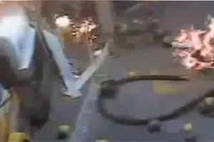 Chết thảm vì bật lửa soi bình xăng