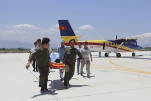 Điều thủy phi cơ đưa bệnh nhân ở Trường Sa vào đất liền