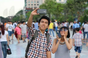 Phố đi bộ Nguyễn Huệ ngày đầu mở cửa