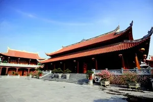 Biệt phủ xây bằng 2.000 m3 gỗ quý của đại gia xứ Nghệ