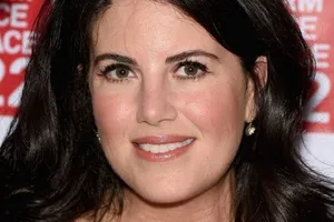 Chiếc váy có 'dấu vết ái tình' của Bill Clinton được rao bán