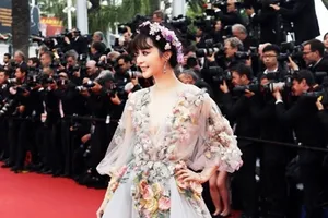 Phạm Băng Băng mặc như 'tiên nữ' lên thảm đỏ