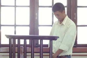 Vào tù vì mượn điện thoại truy cập Facebook rồi ‘cuỗm’ luôn