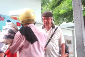 Chèo kéo du khách ở Bảo tàng Chứng tích chiến tranh