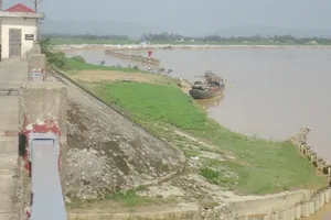 Bé gái 14 tuổi đi mò hến bị đuối nước chết thương tâm