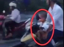 Clip bé trai 5 tuổi 'phóng' xe máy chạy vù vù trên đường