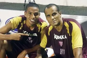 Cha con huyền thoại Rivaldo cùng ghi bàn trong một trận đấu