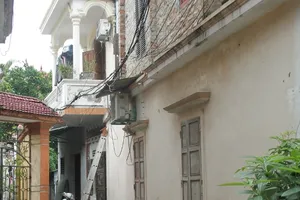 Phát hiện xác đôi nam nữ đang phân hủy trong căn nhà khóa kín cửa