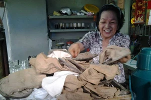 Chùm ảnh: Quán cà phê vợt cuối cùng ở Biên Hòa