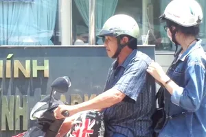 Clip một ngày cùng thí sinh đi rút, nộp hồ sơ xét tuyển