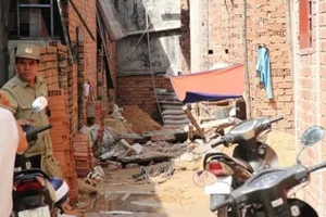 Clip sập tường nhà đang xây, một công nhân tử vong