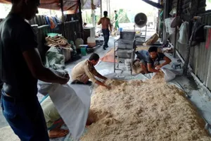 Clip: Công nghệ làm chà bông bằng thịt bẩn độn bột mì