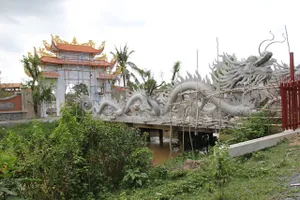 Clip cận cảnh nhà thờ tổ nghiệp tiền tỉ của danh hài Hoài Linh