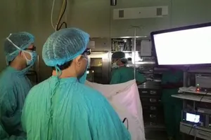 Lần đầu tiên Việt Nam mổ nội soi ung thư dạ dày bằng kỹ thuật 3D 