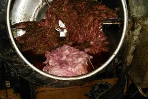 'Biến' thịt heo, trâu trôi nổi thành món bò né thơm ngon