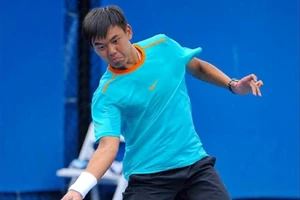 Lý Hoàng Nam đối đầu 'thuốc thử liều cao' - Lee Duk Hee