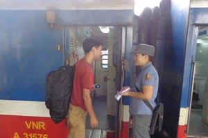 Khai trương chuyến tàu ngoại ô Sài Gòn - Dĩ An 