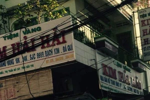 Trộm đột nhập tiệm vàng lấy đi cả trăm lượng