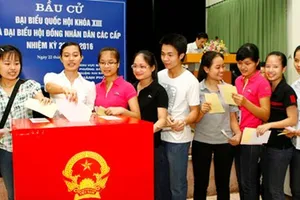 Quyền bầu cử của mình, sao lại nhờ người khác? 