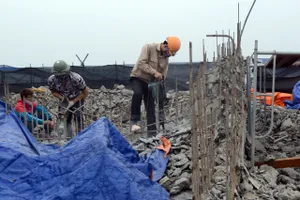 Ai cản trở việc 'cắt ngọn' cao ốc 8B Lê Trực?