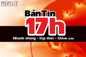 Bản tin 17h: CSGT giơ chân khiến người vi phạm giao thông té ngã