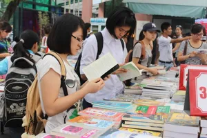 Hội sách Hà Nội, 5 ngày thu 7 tỉ đồng