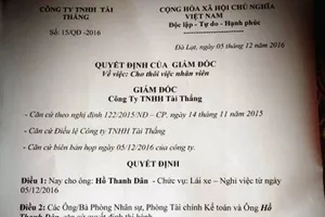 Đình chỉ tài xế xe khách 'vừa ăn mì vừa lái xe'