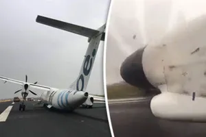 Clip: Máy bay gãy càng hạ cánh khi tiếp đất