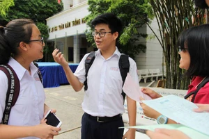 Clip: Đề thi tiếng Anh, học sinh làm được hơn 80% 