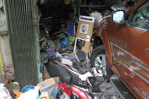 Nhân chứng kể lại lúc xe bán tải tông 8 phương tiện