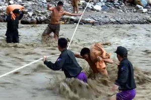 Clip: Những hình ảnh khó tin về lũ quét ở Sơn La