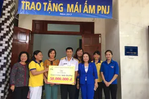 Tặng nhà cho chiến sĩ Hải quân