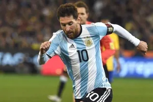 Messi lập hat-trick, Argentina giành vé dự World Cup