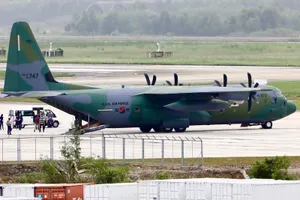 Cận cảnh máy bay C-130 Hàn Quốc ở sân bay Đà Nẵng