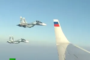 Tiêm kích Su-30SM bảo vệ chuyên cơ chở Putin đến Syria