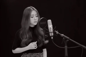 Hot girl Hải Phòng cover 'Buồn của con' gây bão mạng