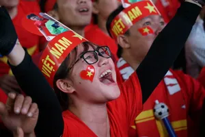 CĐV vui sướng tột cùng khi U-23 Việt Nam ghi bàn gỡ hòa