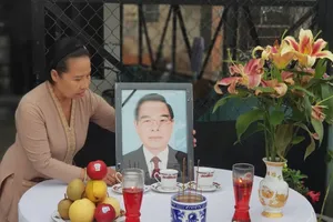 Dân lập bàn thờ đón linh cữu bác Sáu Khải về quê