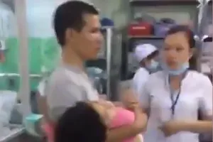 Gia đình tố bệnh viện bỏ mặc bệnh nhi vì chưa đóng tiền