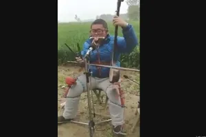 Chàng trai có khả năng chơi 5 loại nhạc cụ cùng một lúc