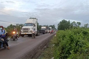 Người dân miền Tây vật vã trong đêm để về quê nghỉ lễ 